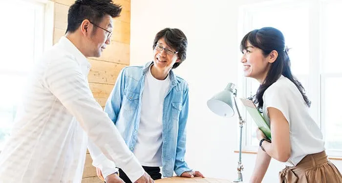 社内打ち合わせの様子